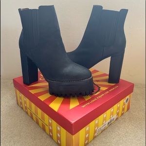 Jeffrey Campbell Vashon Black Crazy Horse Shoe 8.5